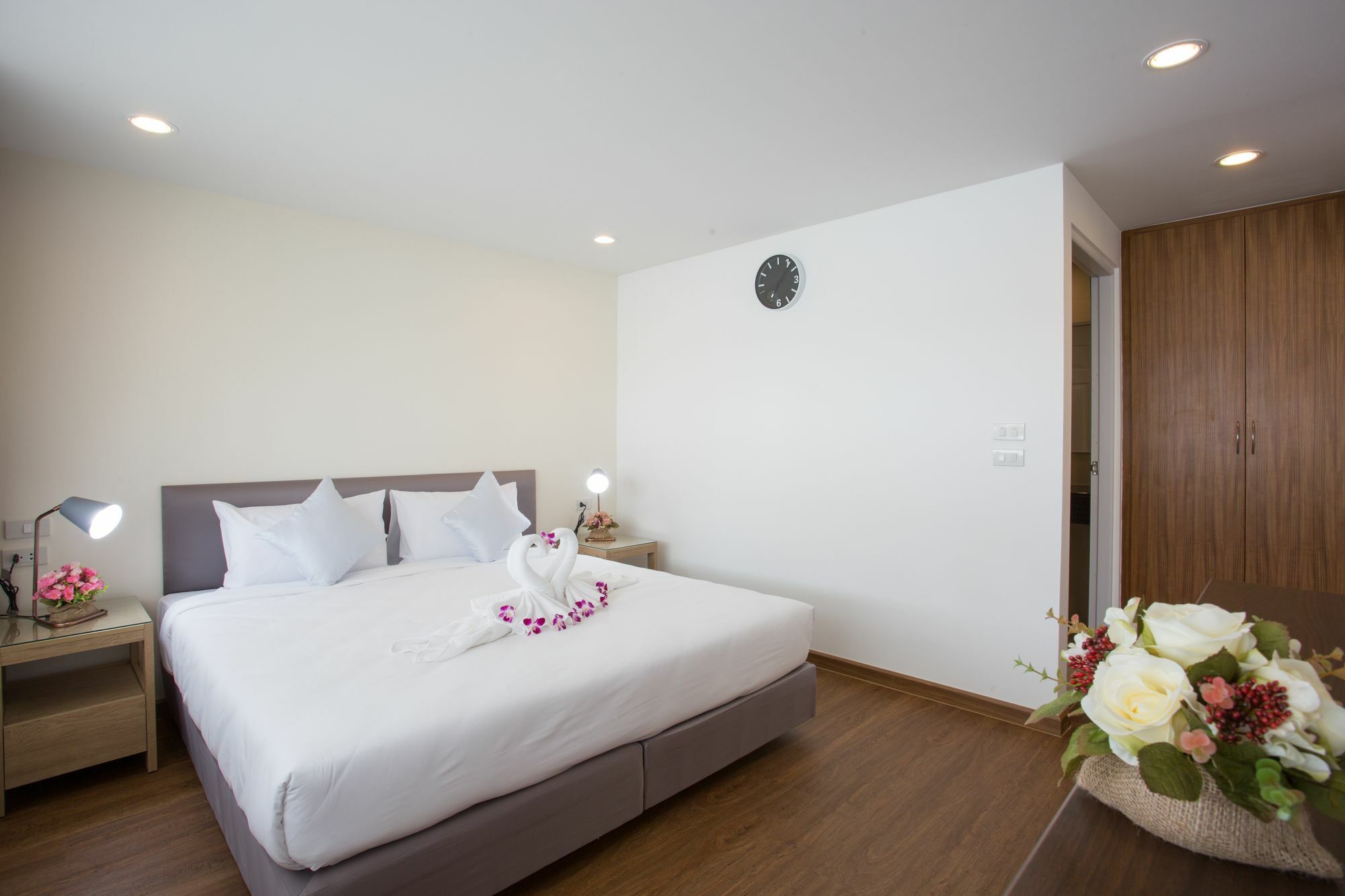 The Suites Apartment & Residence Patong Exterior photo