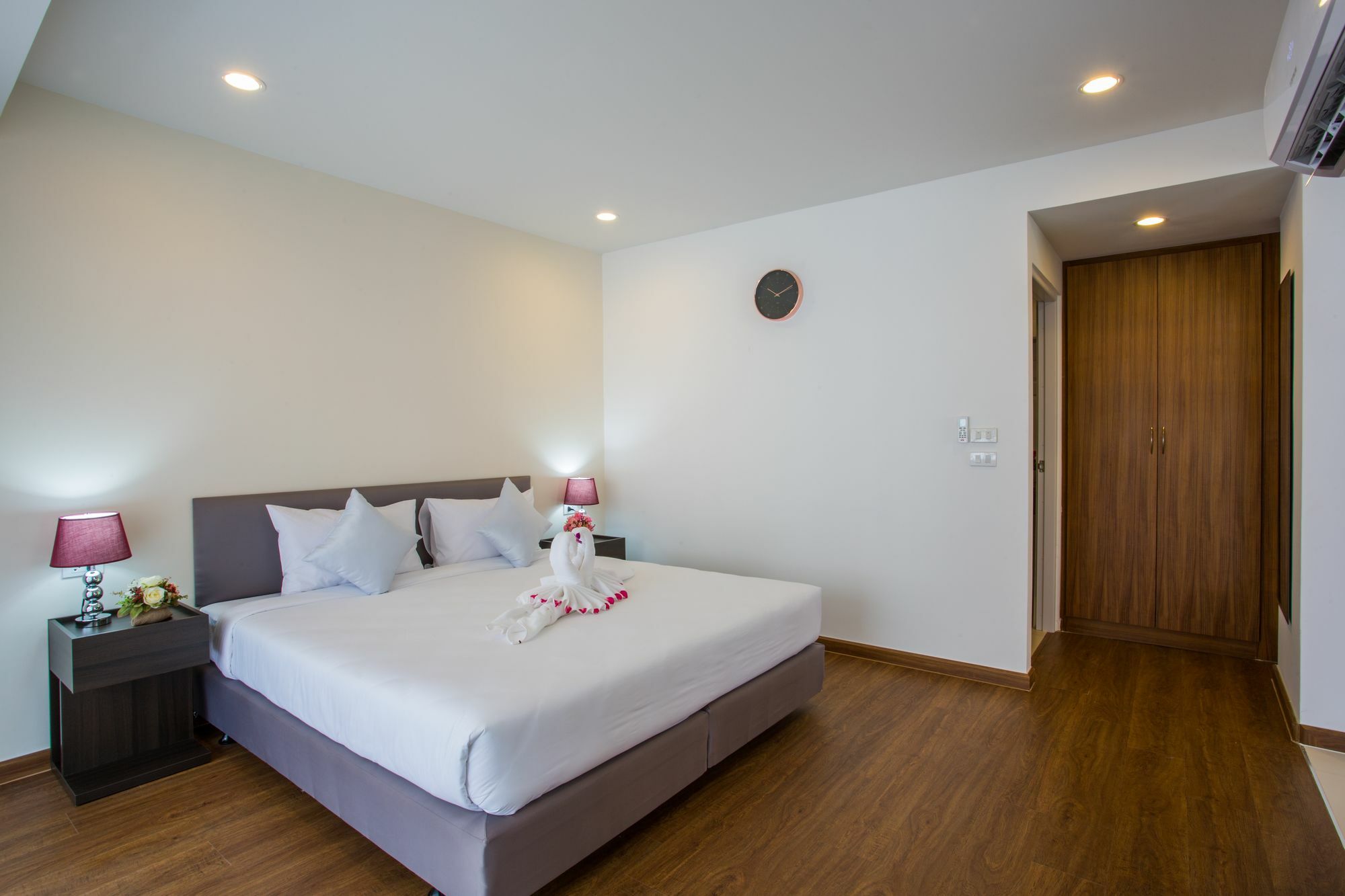 The Suites Apartment & Residence Patong Exterior photo