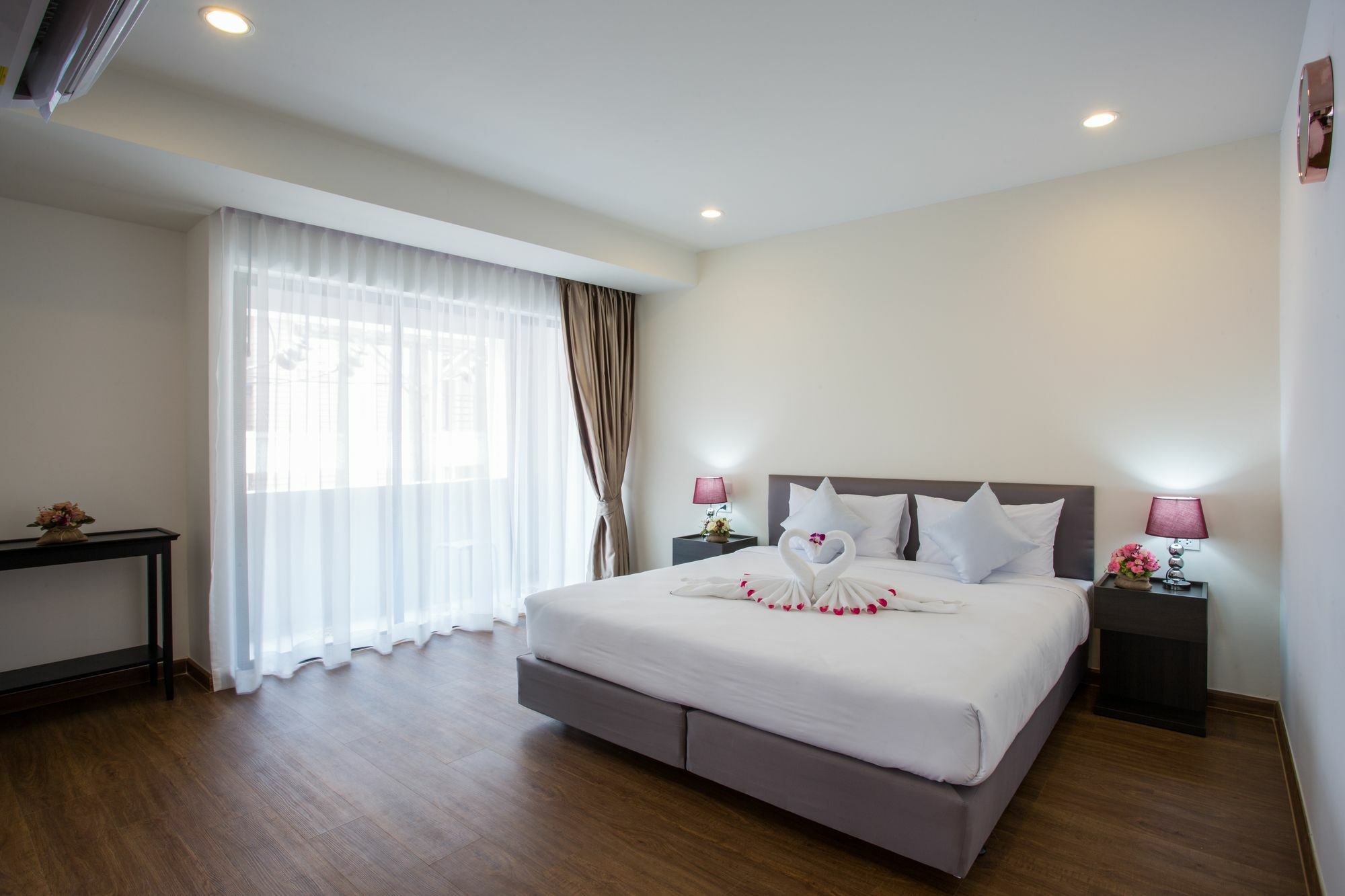 The Suites Apartment & Residence Patong Exterior photo